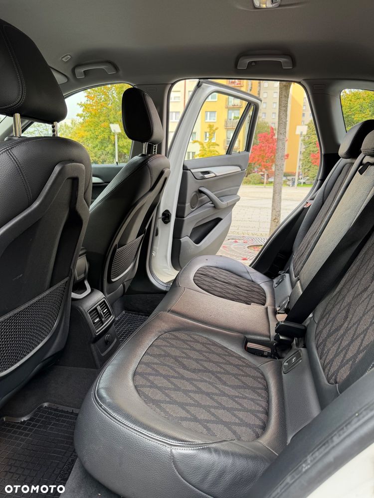 BMW X1 sDrive18i - 11