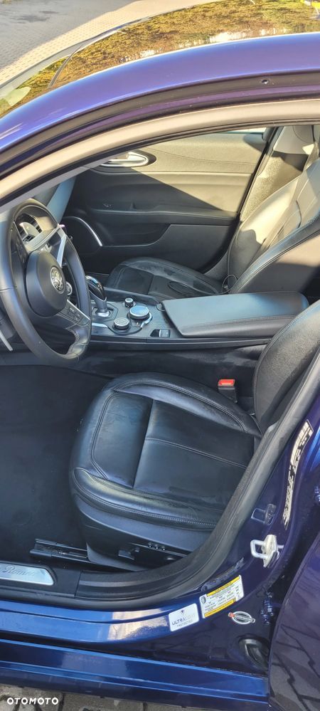Alfa Romeo Giulia 2.0 Turbo 16V AT8-Q4 Veloce - 5