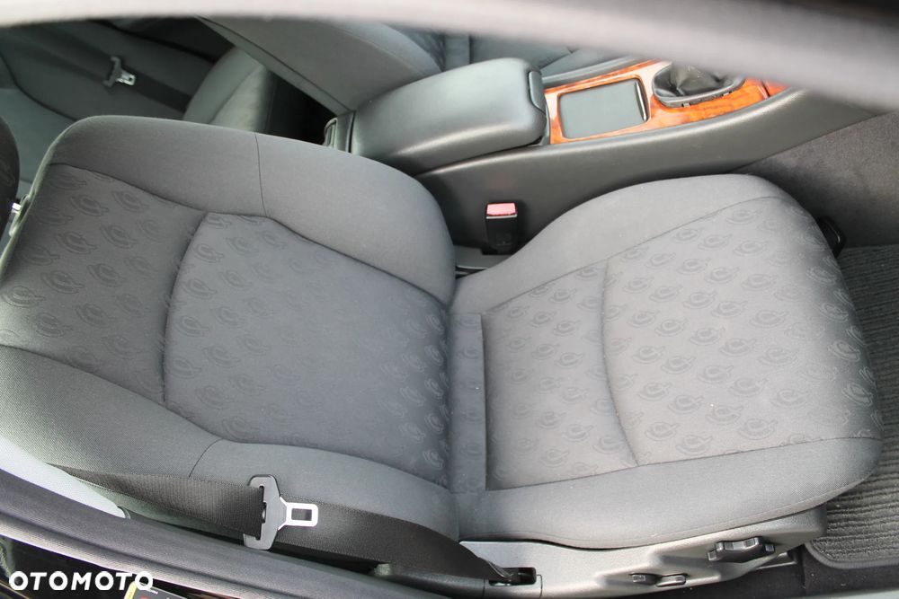 Mercedes-Benz Klasa C 200 CGI Elegance - 18