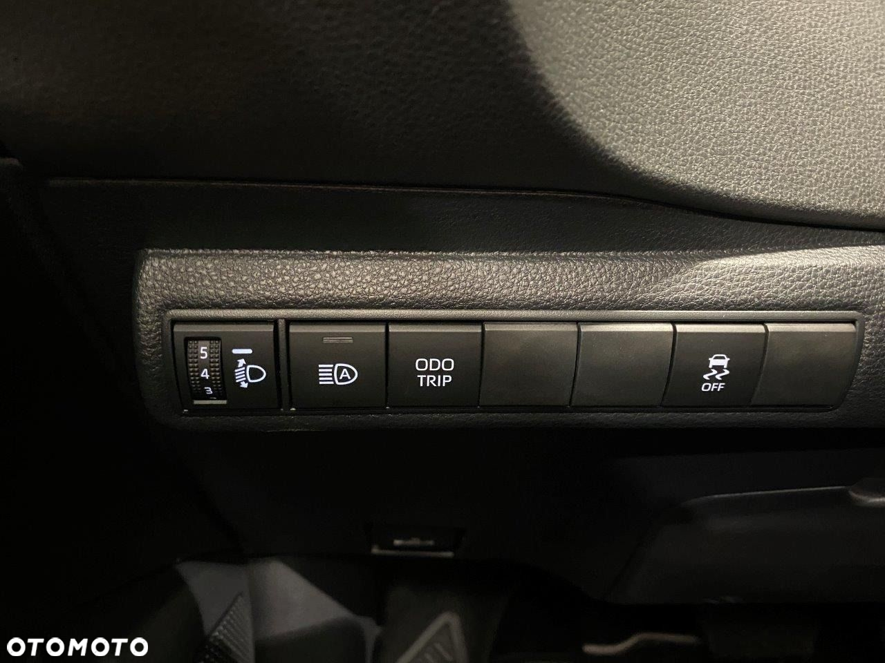 Toyota Corolla 1.8 Hybrid Comfort - 17