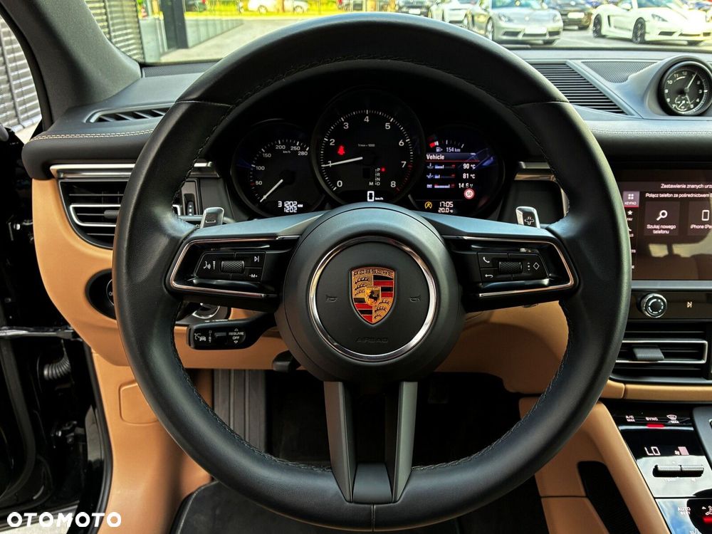 Porsche Macan - 24