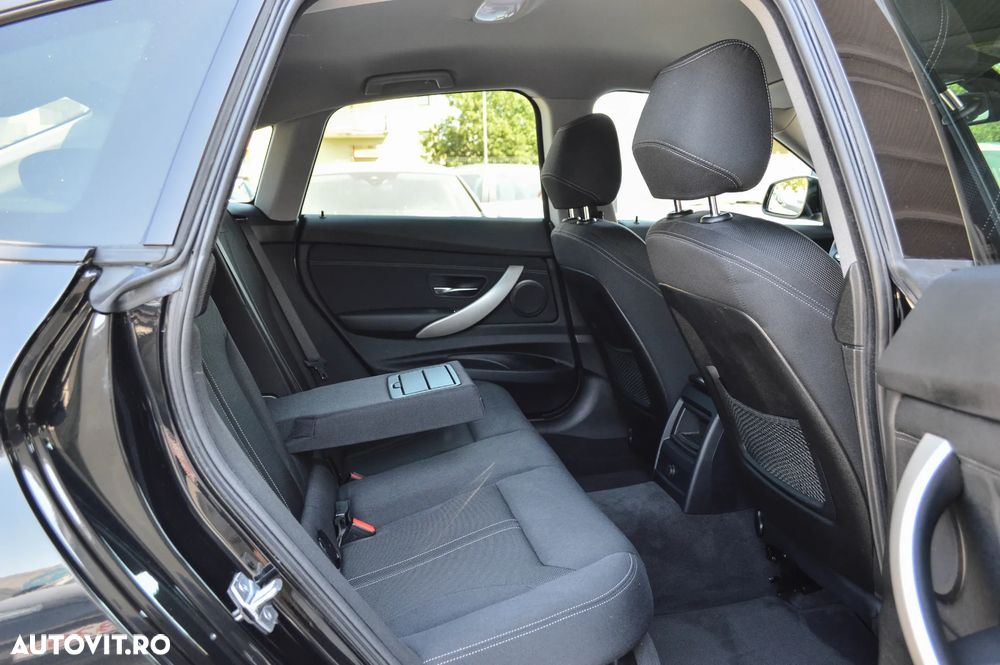 BMW Seria 3 320d Aut. Sport Line - 31