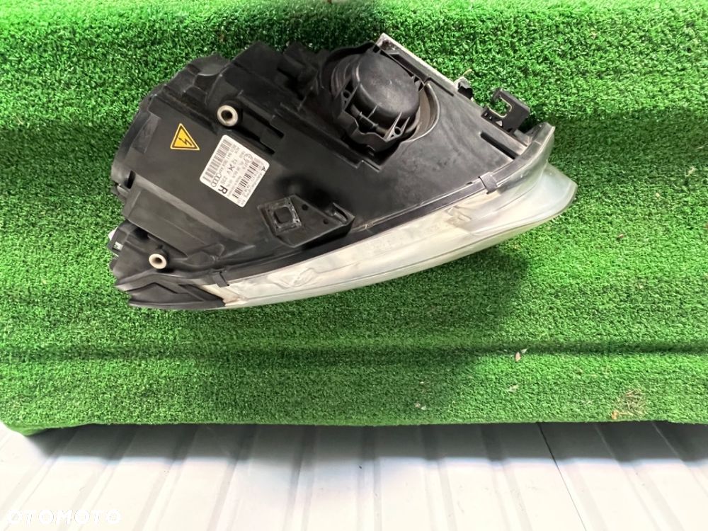 AUDI A4 B7 8E0 LAMPA PRZEDNIA PRAWA XENON - 4