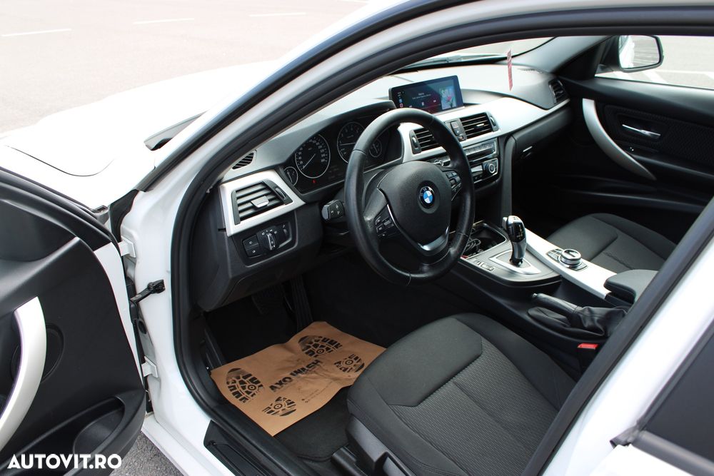 BMW Seria 3 320i Aut. Sport Line - 16