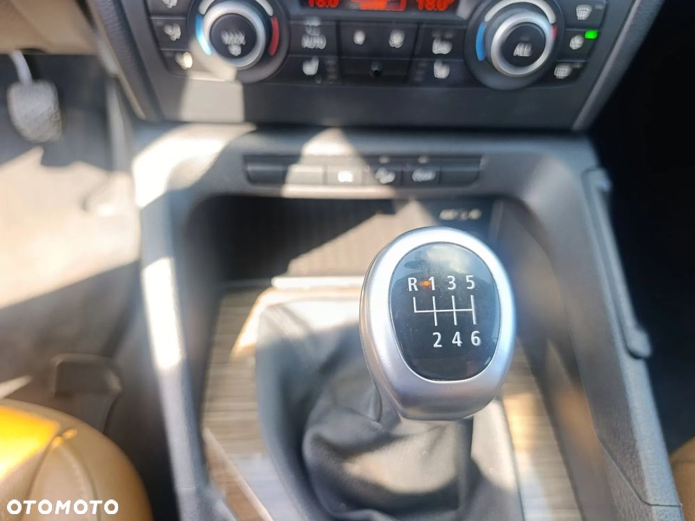 BMW X1 sDrive18d xLine - 24