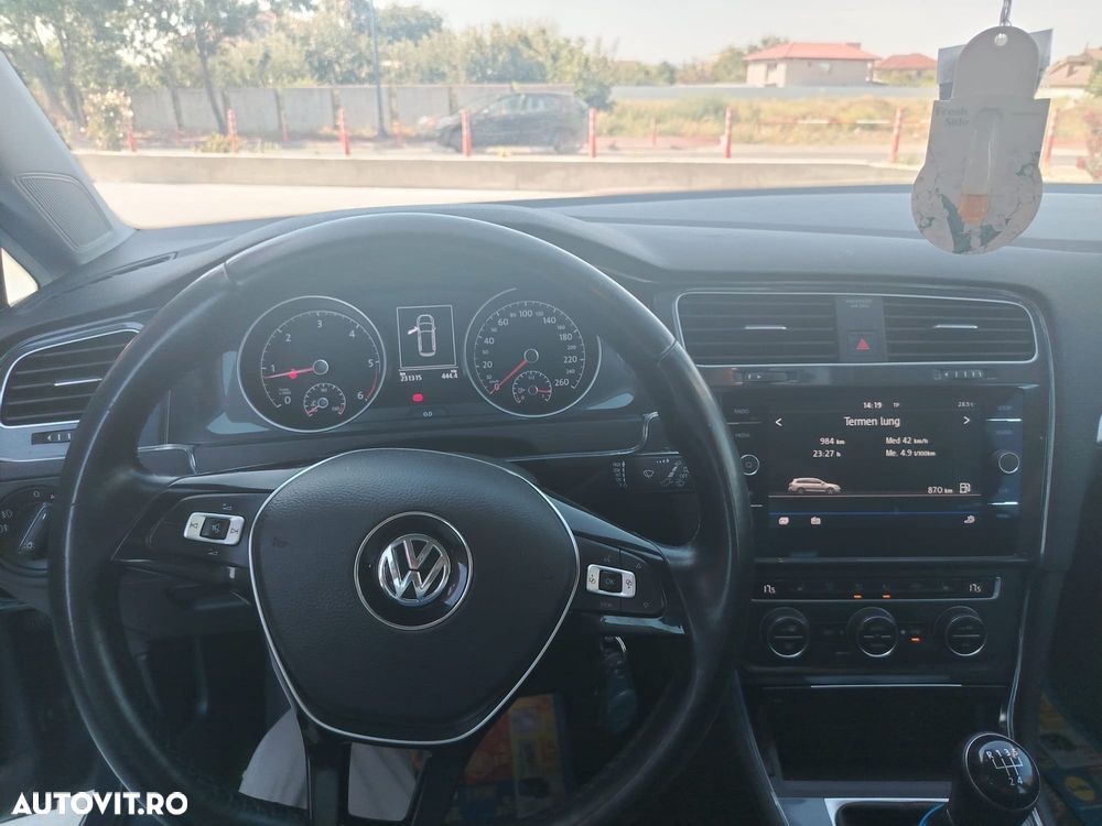 Volkswagen Golf - 6