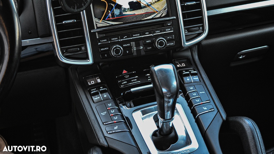 Porsche Cayenne 3.0 L - 22