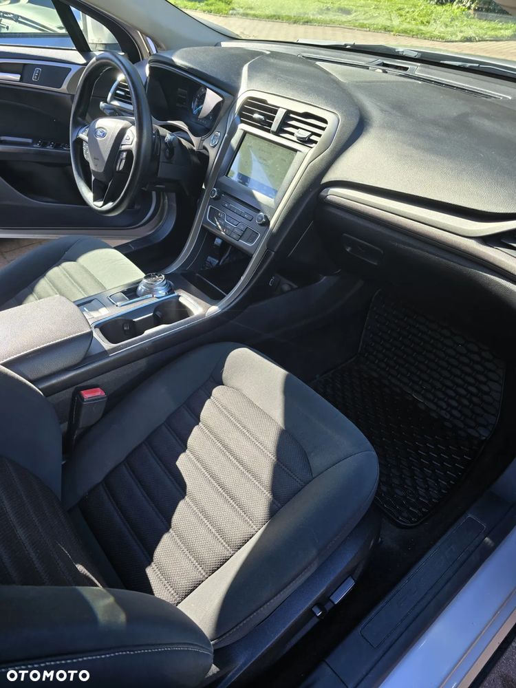 Ford Fusion - 12