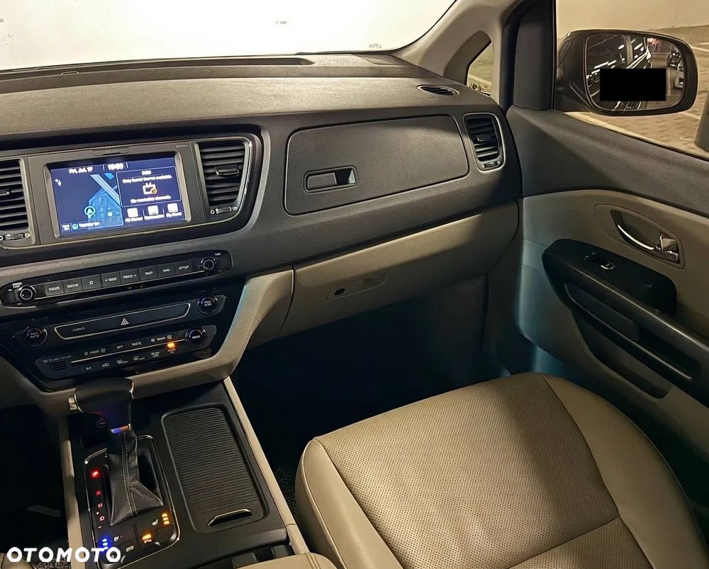 Kia Carnival - 5