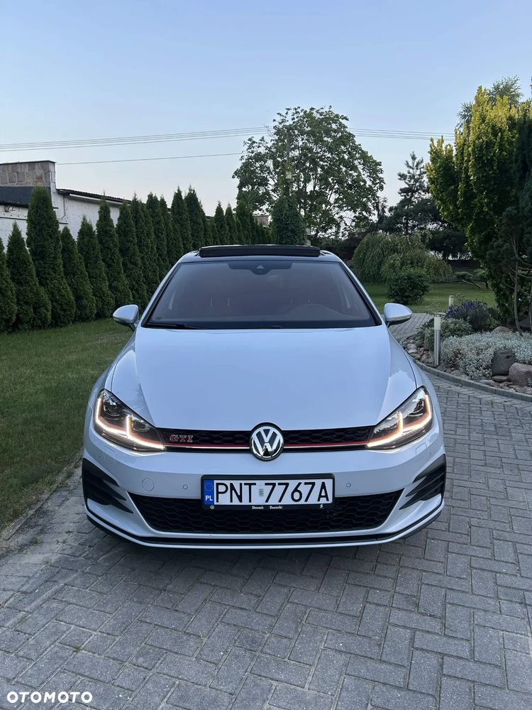 Volkswagen Golf - 11