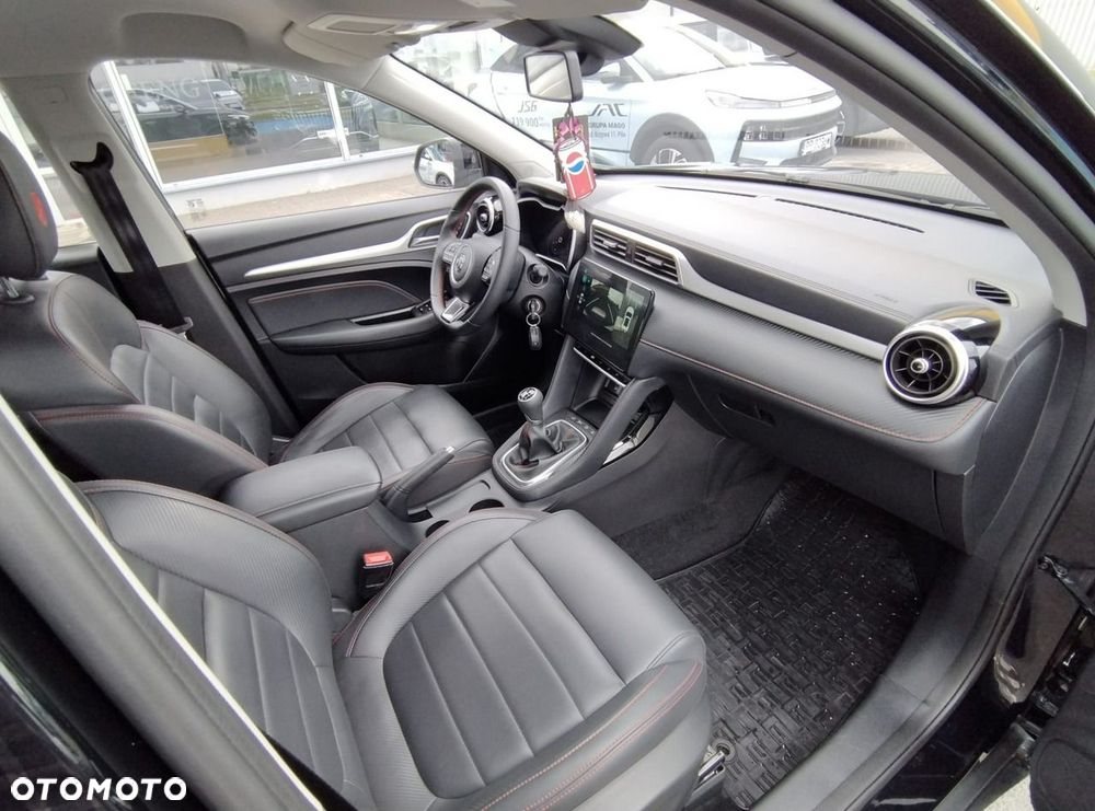 MG ZS - 13