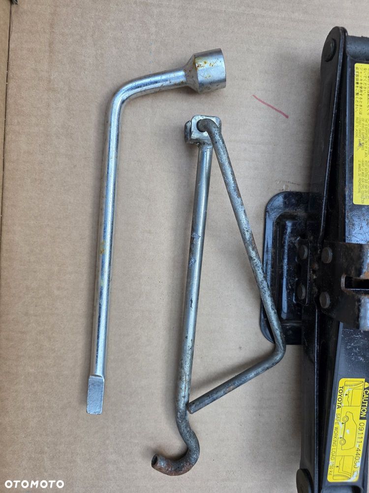 Toyota RAV4 II III lewarek podnośnik klucz wysyłka OLX oryginał - 4