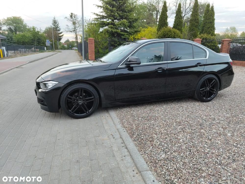 BMW Seria 3 318d Sport Line - 30