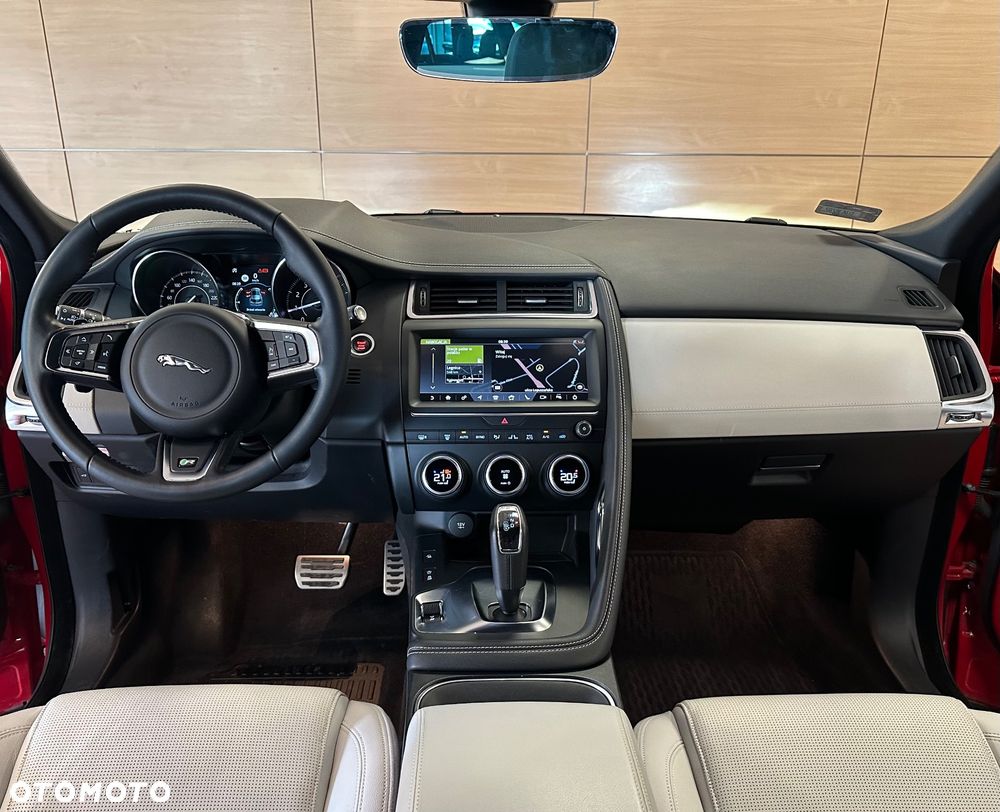 Jaguar E-Pace 2.0 i4P AWD R-Dynamic - 13