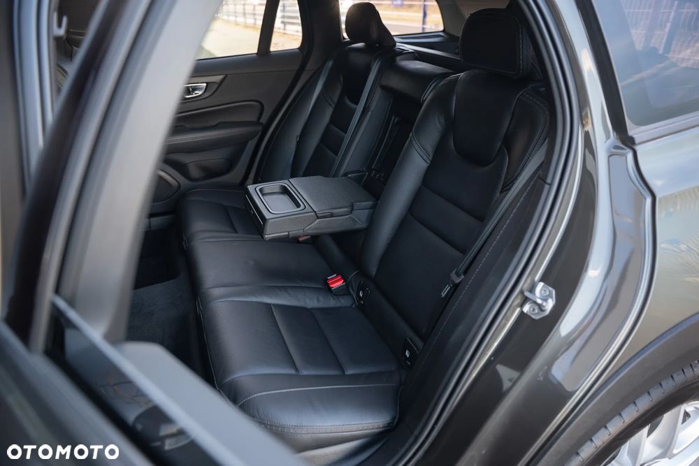 Volvo V60 Cross Country D4 AWD Geartronic Pro - 35