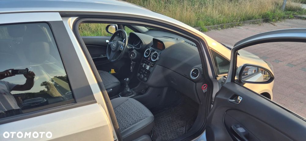 Opel Corsa 1.4 16V Cosmo - 8