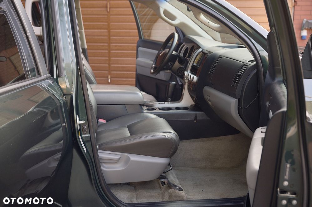 Toyota Sequoia - 20