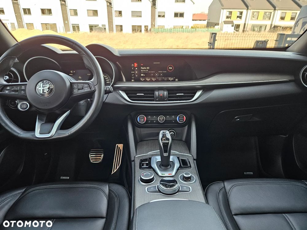 Alfa Romeo Stelvio 2.0 Turbo 16V AT8-Q4 Ti - 7