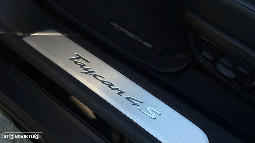Porsche Taycan Cross Turismo 4S - 26
