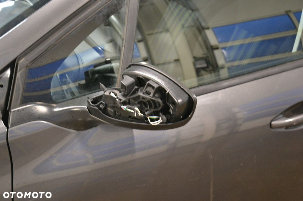 Peugeot 208 - 16