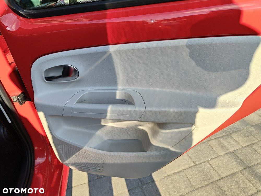 Volkswagen up! 1.0 Beats - 23