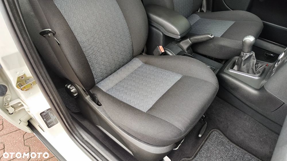 Ford Mondeo 1.8 Trend - 32