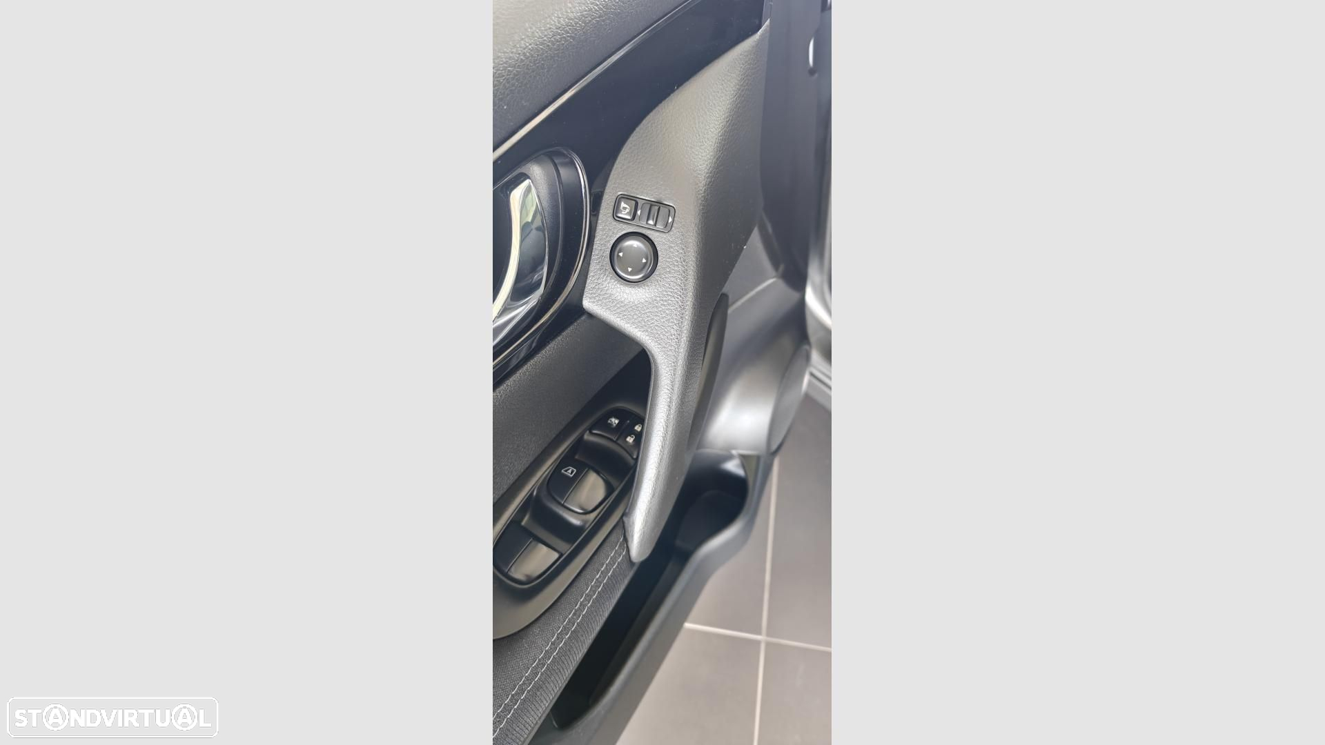 Nissan Qashqai 1.5 dCi N-Connecta 18 - 17