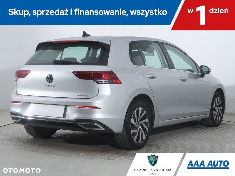 Volkswagen Golf - 6