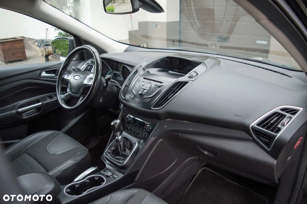 Ford Kuga 2.0 TDCi 2x4 Titanium - 28