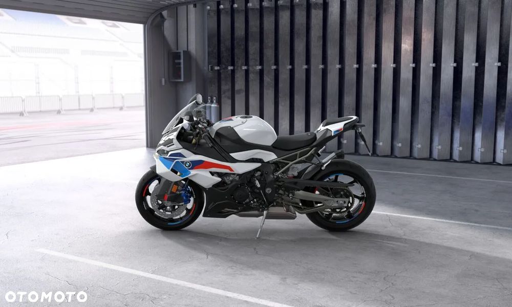BMW S - 4