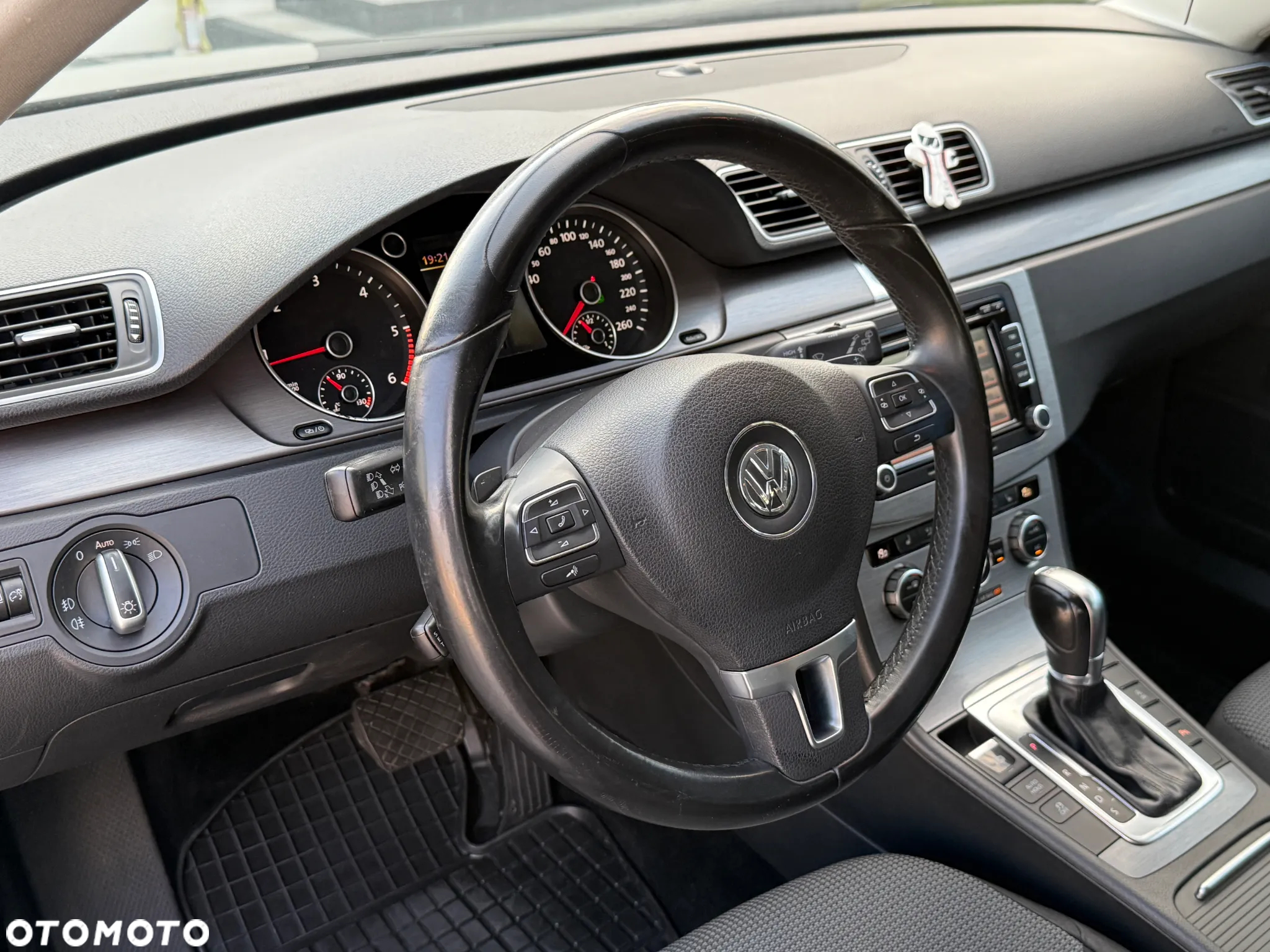Volkswagen Passat 2.0 TDI Comfortline DSG - 20