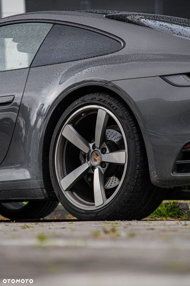 Porsche 911 Carrera 4 PDK - 31