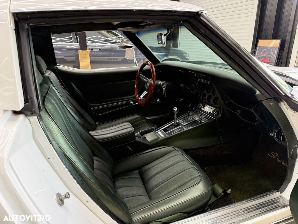 Chevrolet Corvette - 13