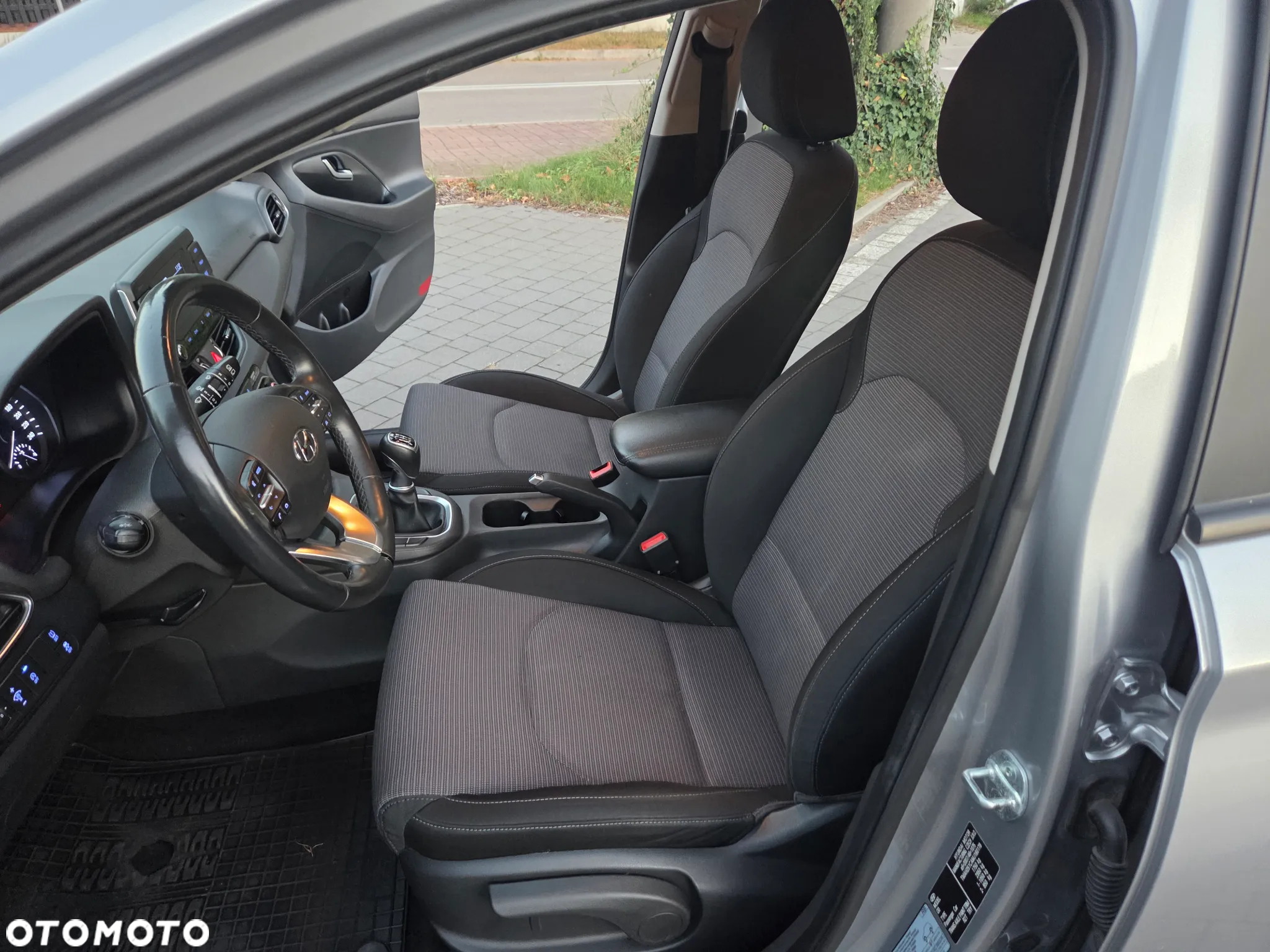 Hyundai i30 1.5 DPI Classic + - 28