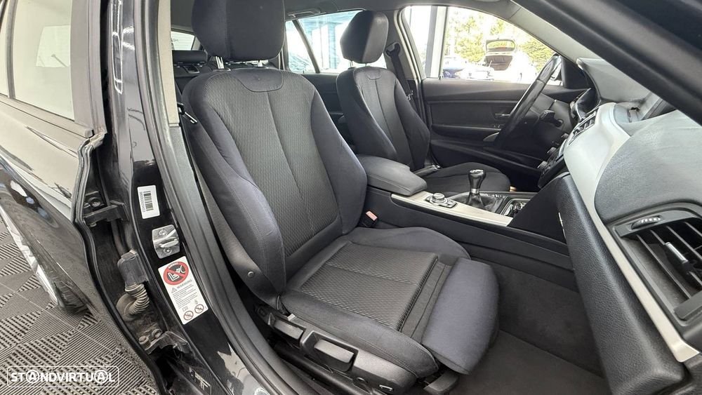 BMW 318 d Pack M - 20