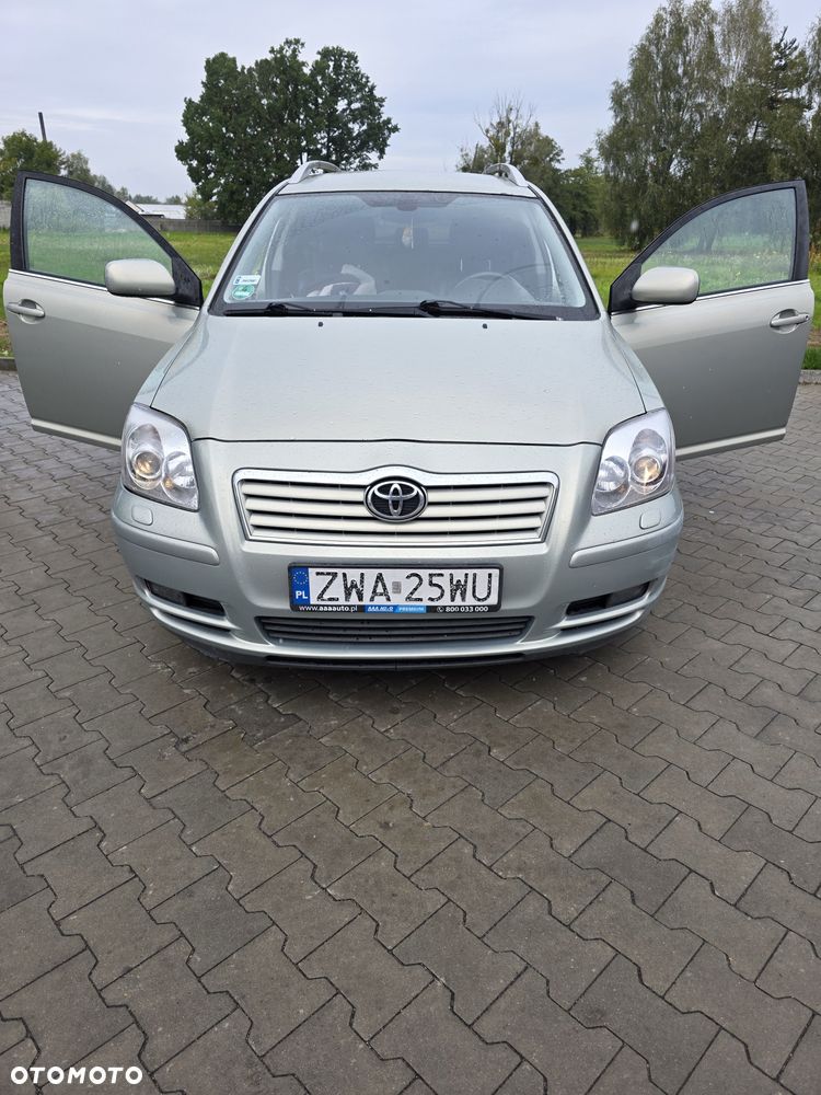 Toyota Avensis - 8