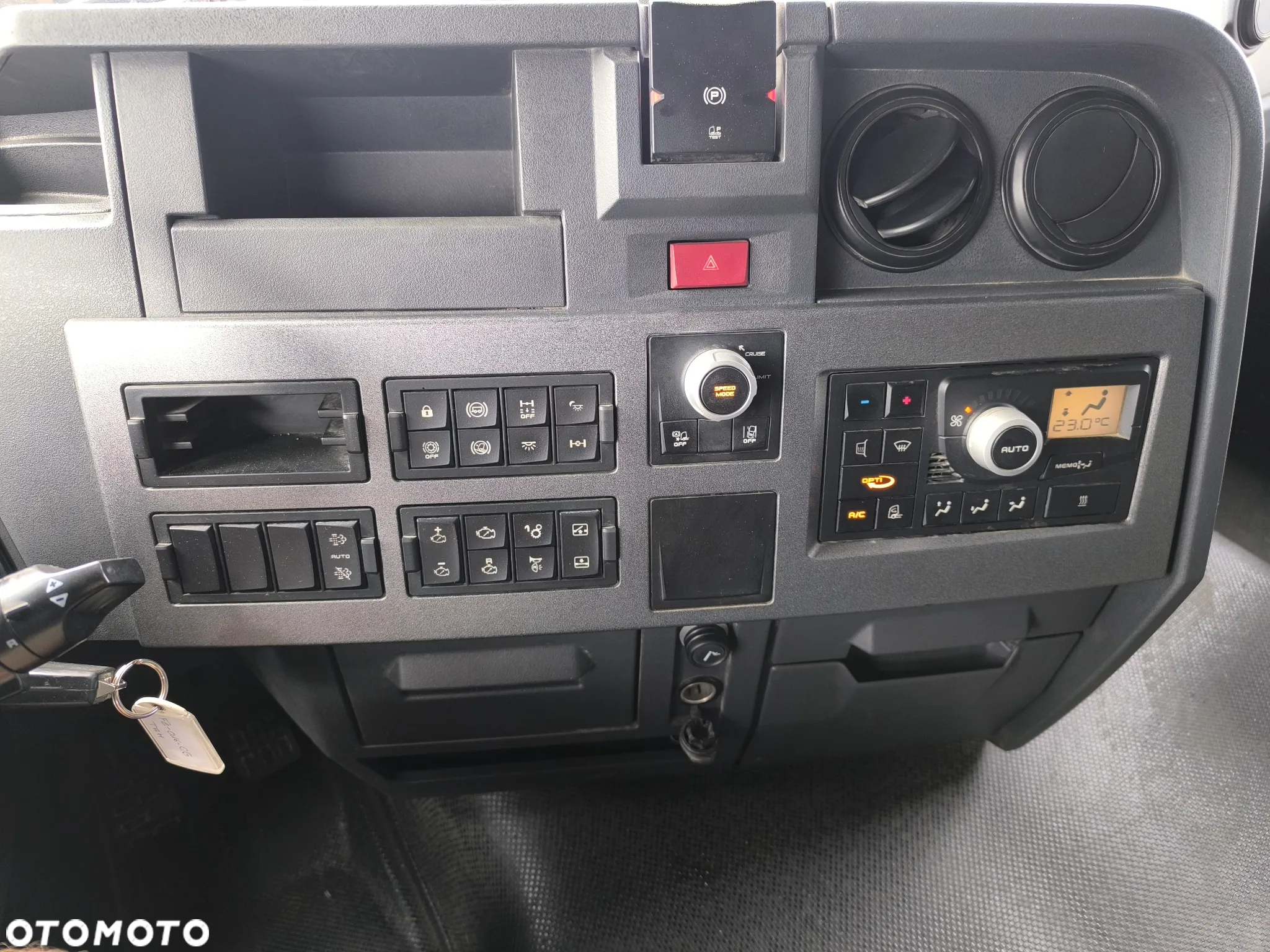 Renault T480 - 19
