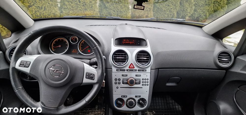 Opel Corsa 1.4 16V Satellite - 11