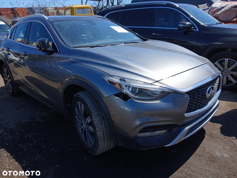 Infiniti QX30 2.0t Premium AWD 7DCT - 14