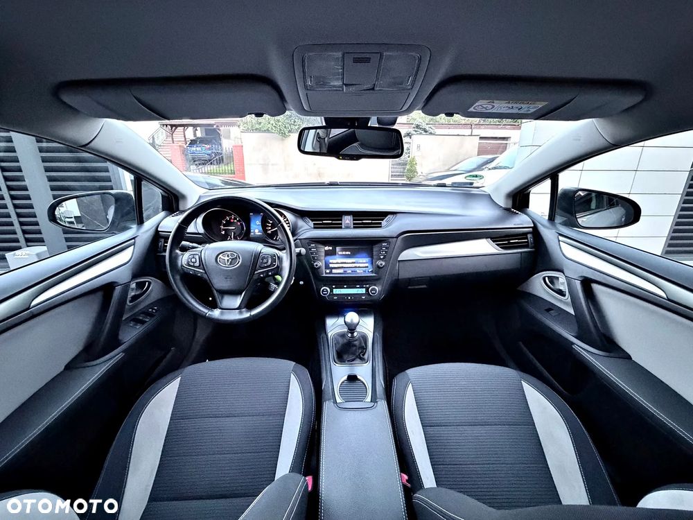 Toyota Avensis 1.8 Premium - 23
