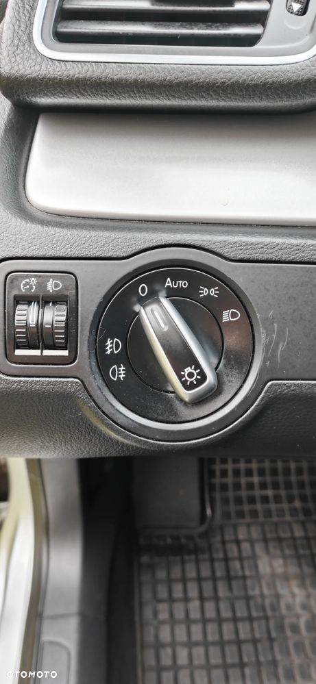 Volkswagen Passat - 12