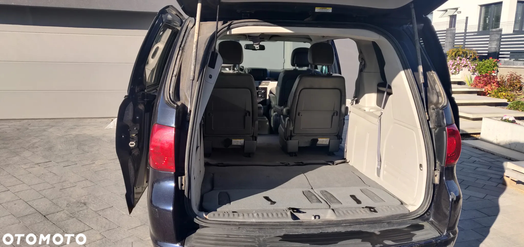 Volkswagen Routan - 8