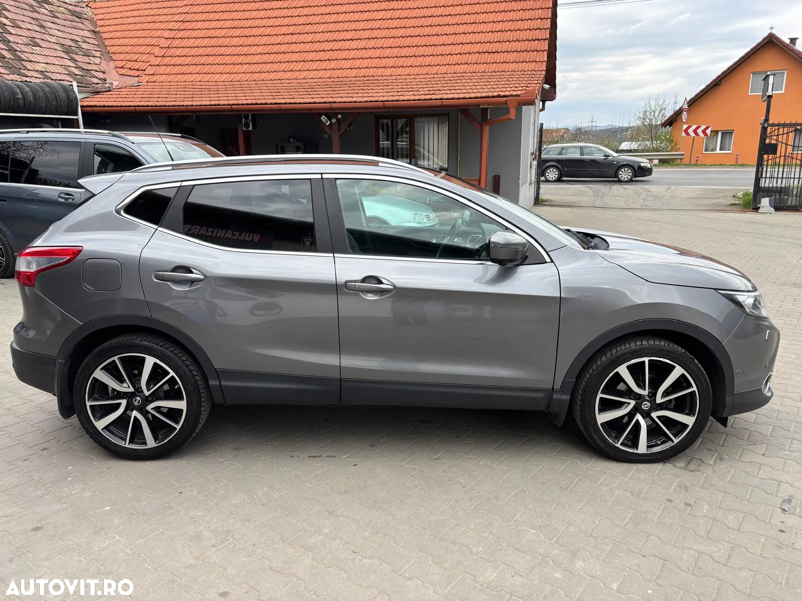 Nissan Qashqai 1.6 DCI Xtronic TEKNA - 3