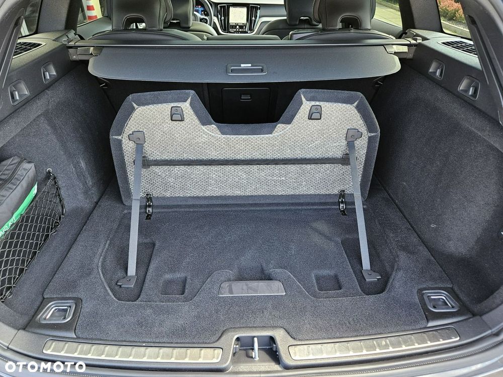 Volvo V60 B4 B DKG Ultra Dark - 17