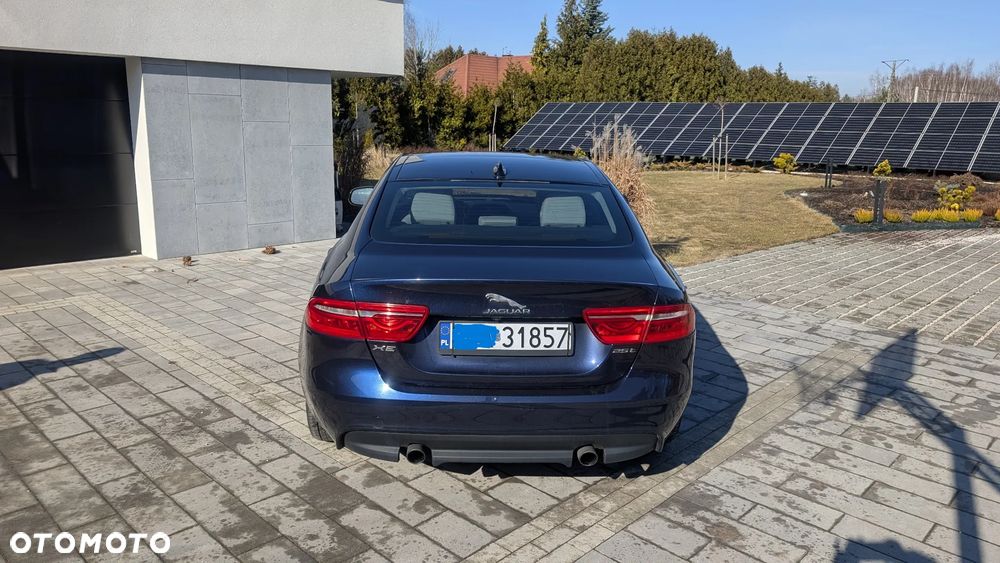 Jaguar XE - 9