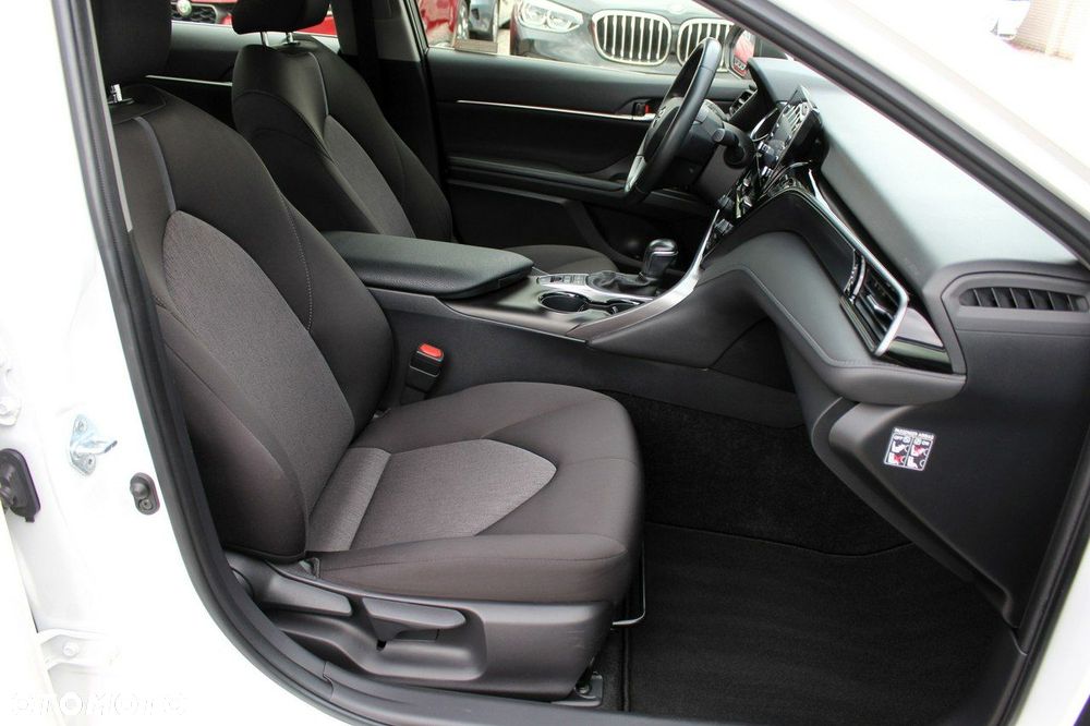 Toyota Camry 2.5 Hybrid Comfort CVT - 11