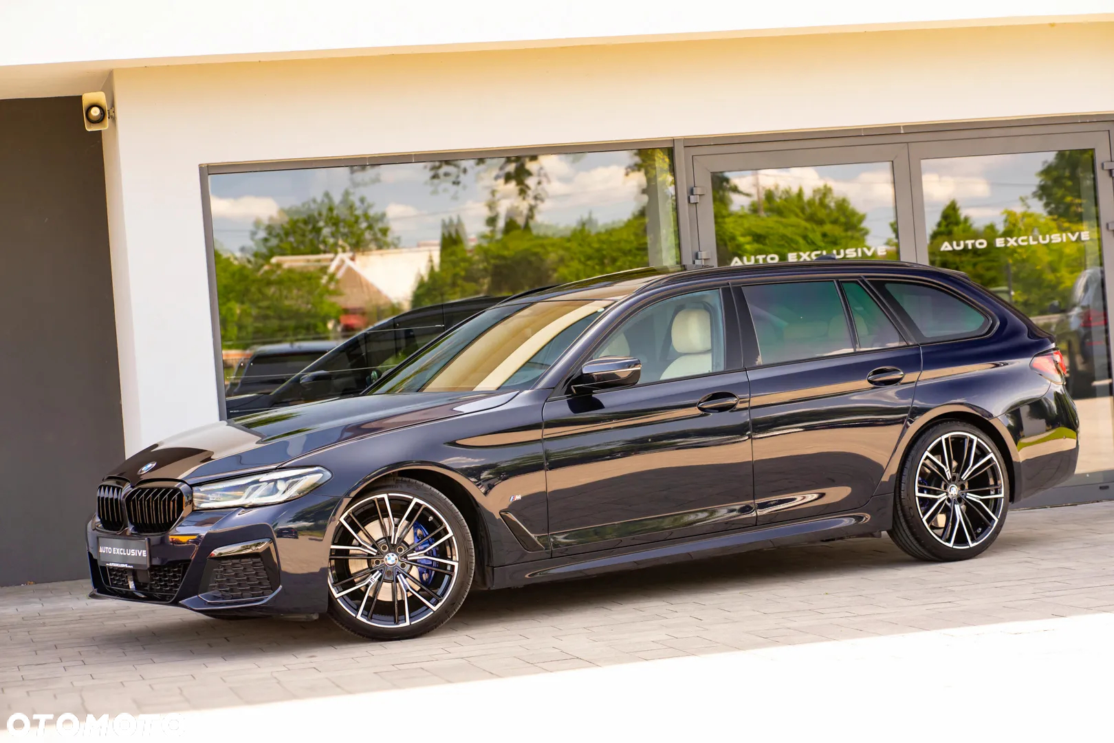 BMW Seria 5 530d xDrive Touring M Sport Edition - 9