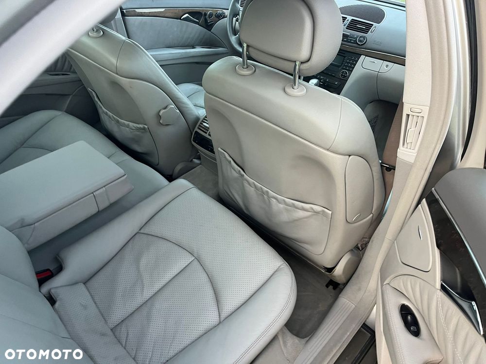 Mercedes-Benz Klasa E 500 4Matic Avantgarde Sport Edition - 3
