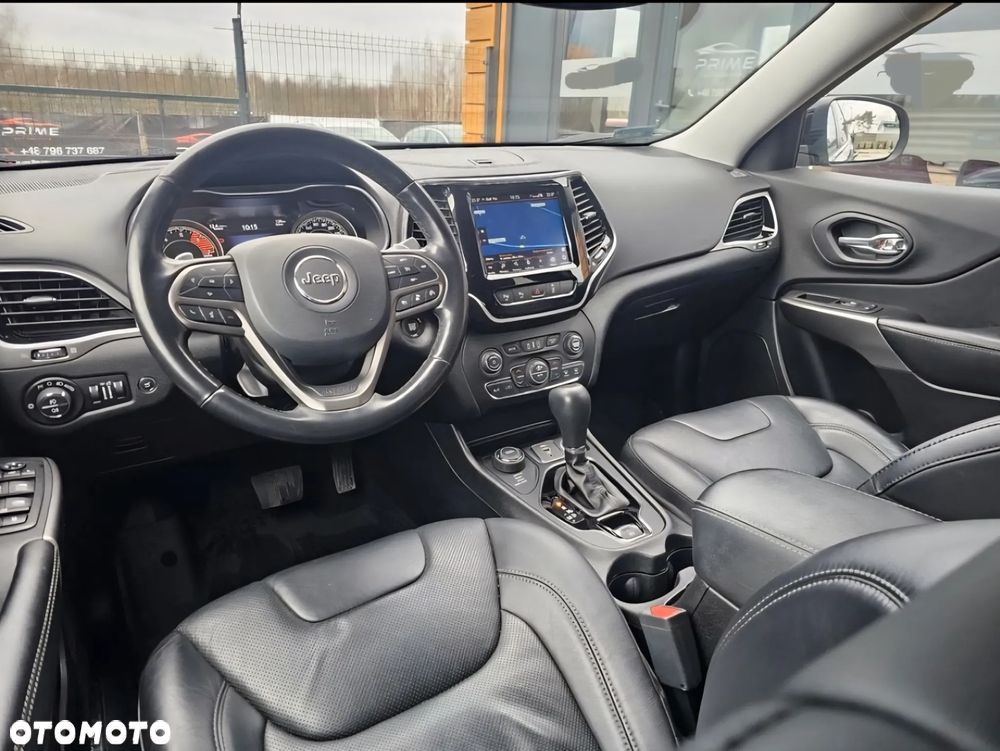 Jeep Cherokee - 8