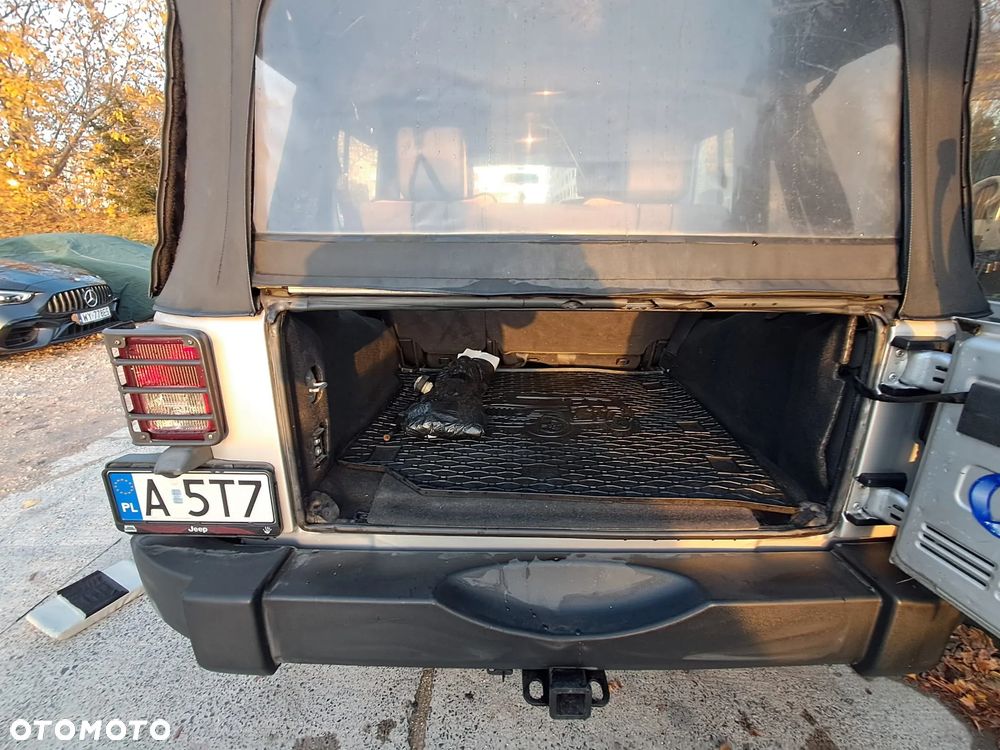 Jeep Wrangler Unlimited 3.8 Sport - 22